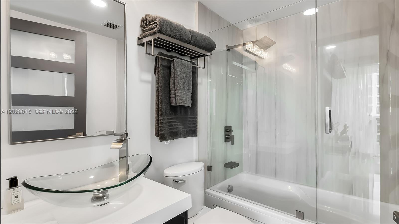 5875 Collins Ave #1807, Miami Beach FL 33140
