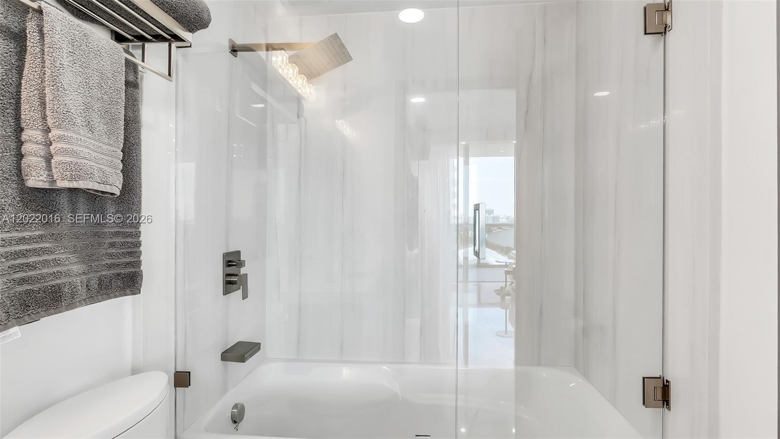 5875 Collins Ave #1807, Miami Beach FL 33140