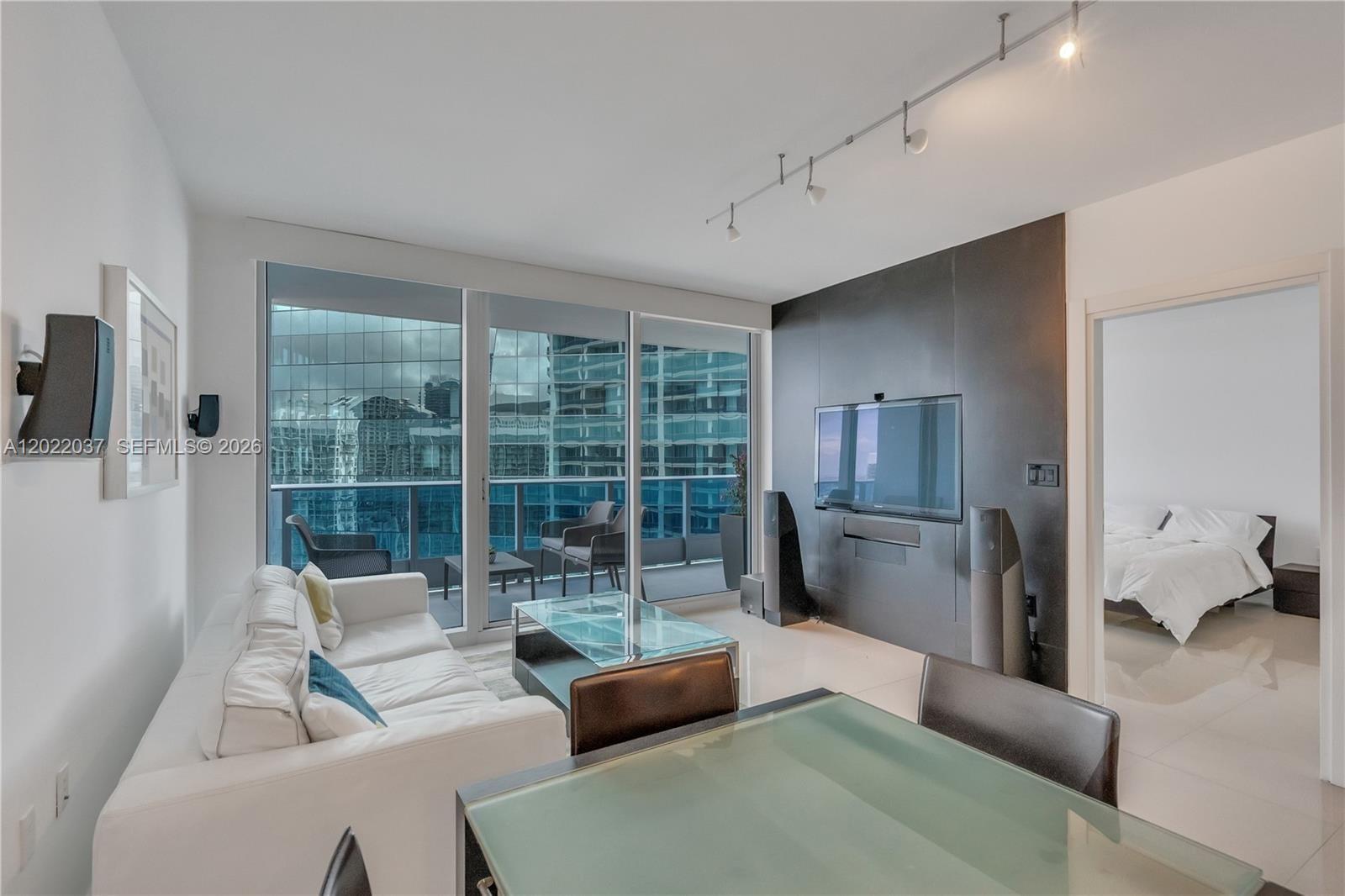 200 Biscayne Boulevard Way #3911, Miami FL 33131