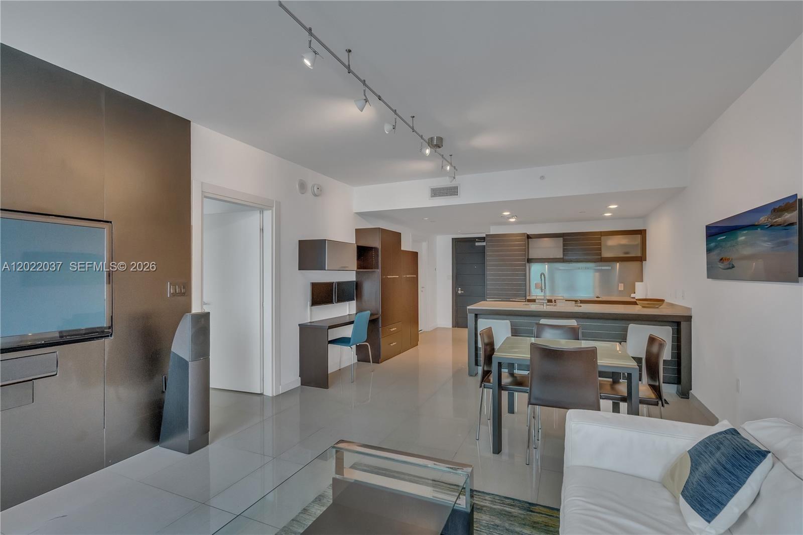 200 Biscayne Boulevard Way #3911, Miami FL 33131