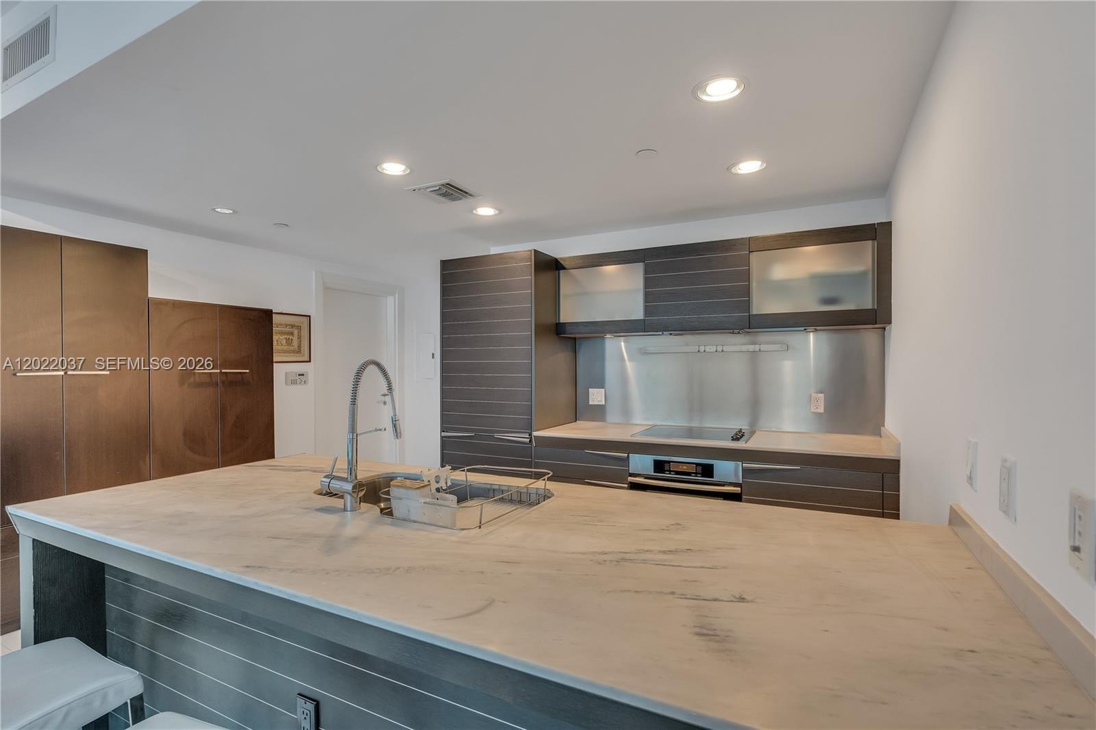 200 Biscayne Boulevard Way #3911, Miami FL 33131