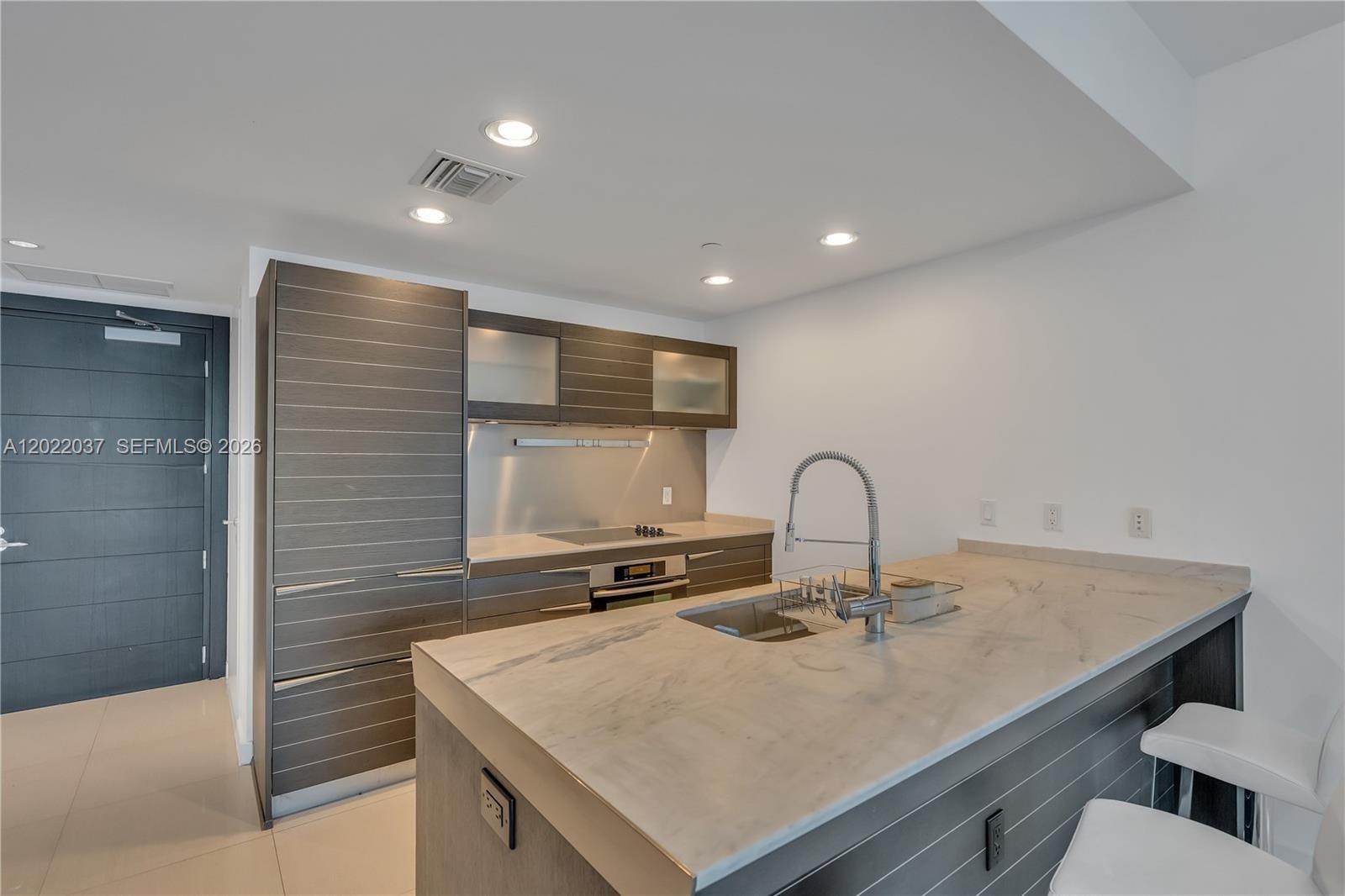 200 Biscayne Boulevard Way #3911, Miami FL 33131
