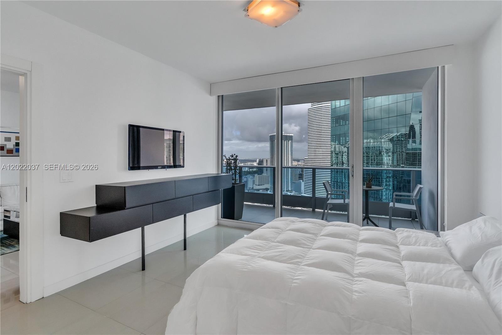 200 Biscayne Boulevard Way #3911, Miami FL 33131