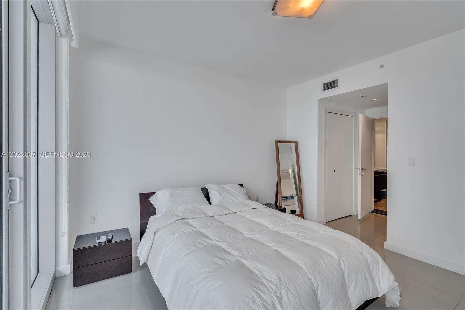 200 Biscayne Boulevard Way #3911, Miami FL 33131