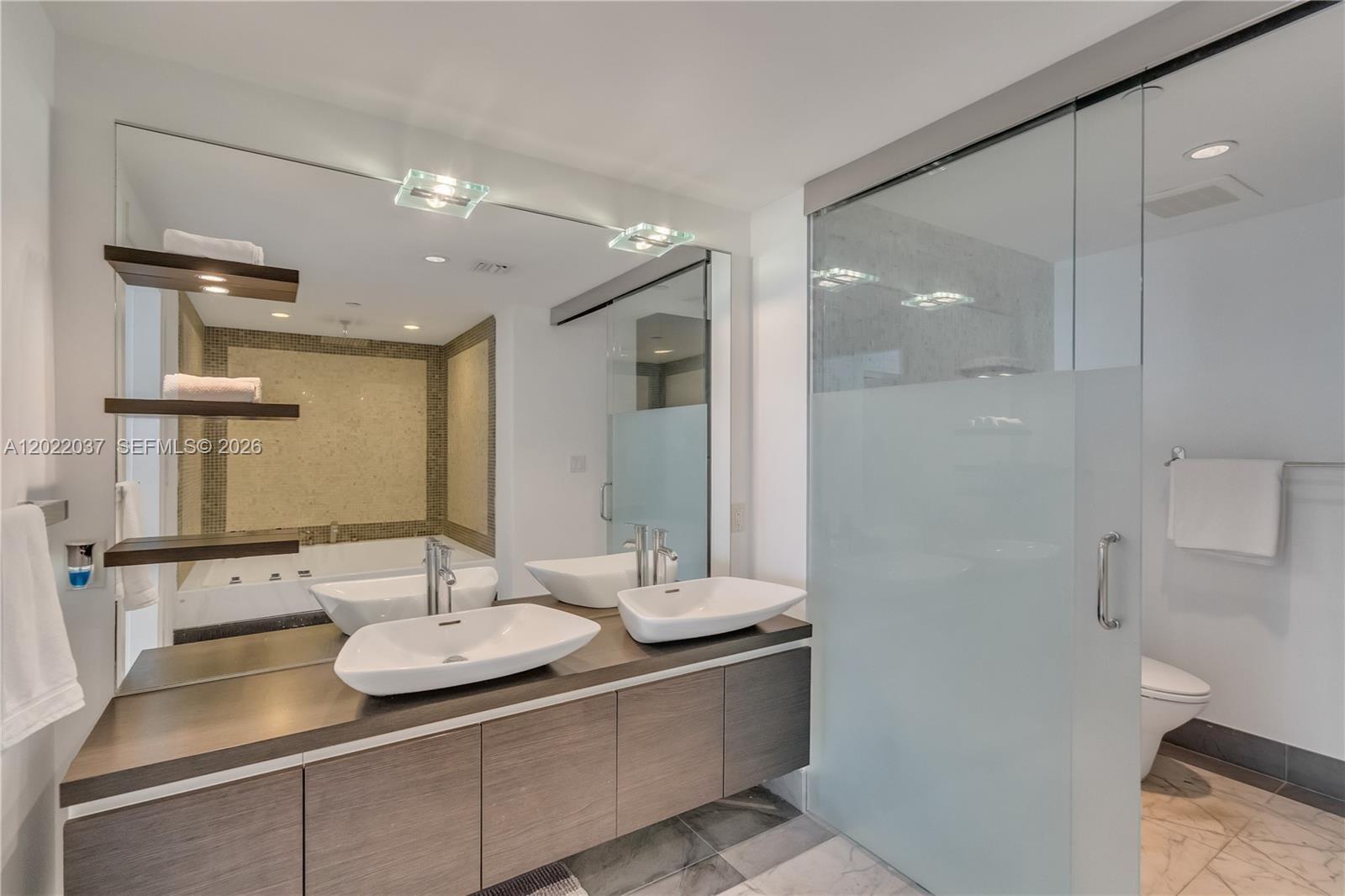 200 Biscayne Boulevard Way #3911, Miami FL 33131