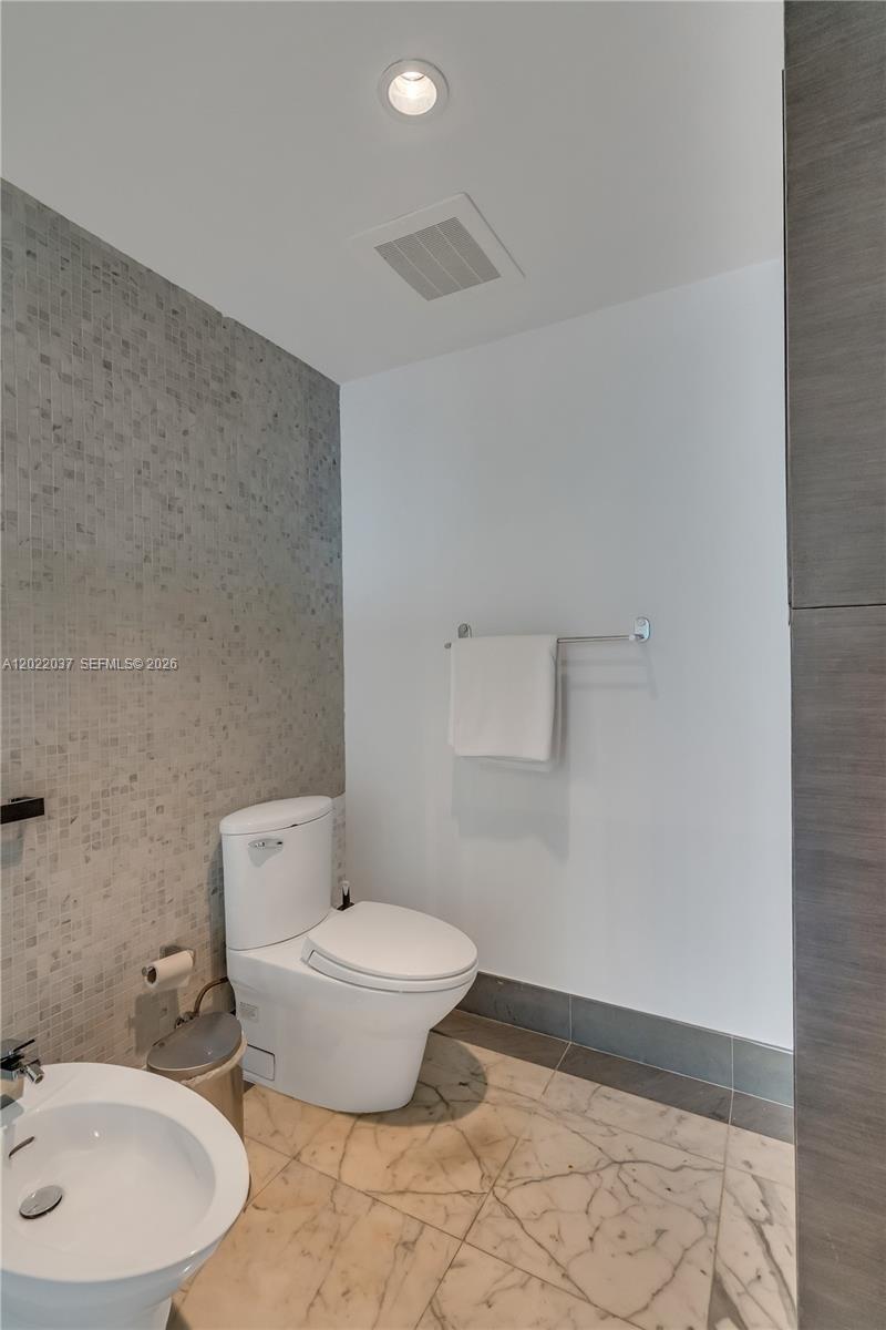 200 Biscayne Boulevard Way #3911, Miami FL 33131