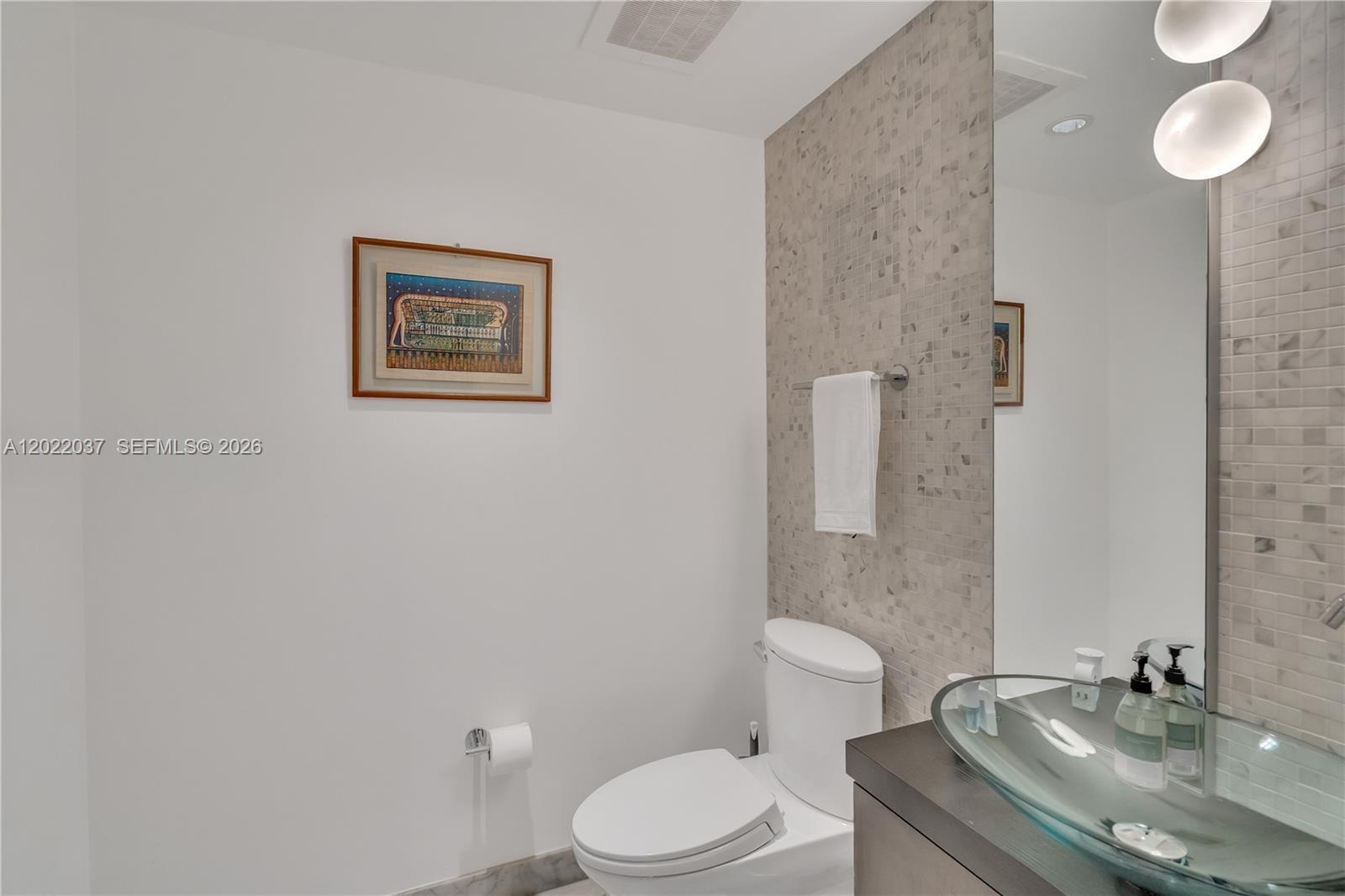 200 Biscayne Boulevard Way #3911, Miami FL 33131