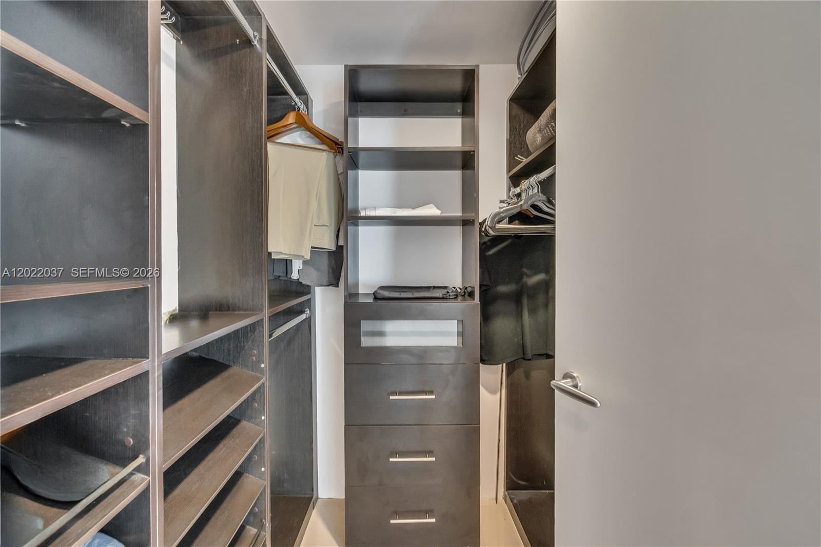 200 Biscayne Boulevard Way #3911, Miami FL 33131