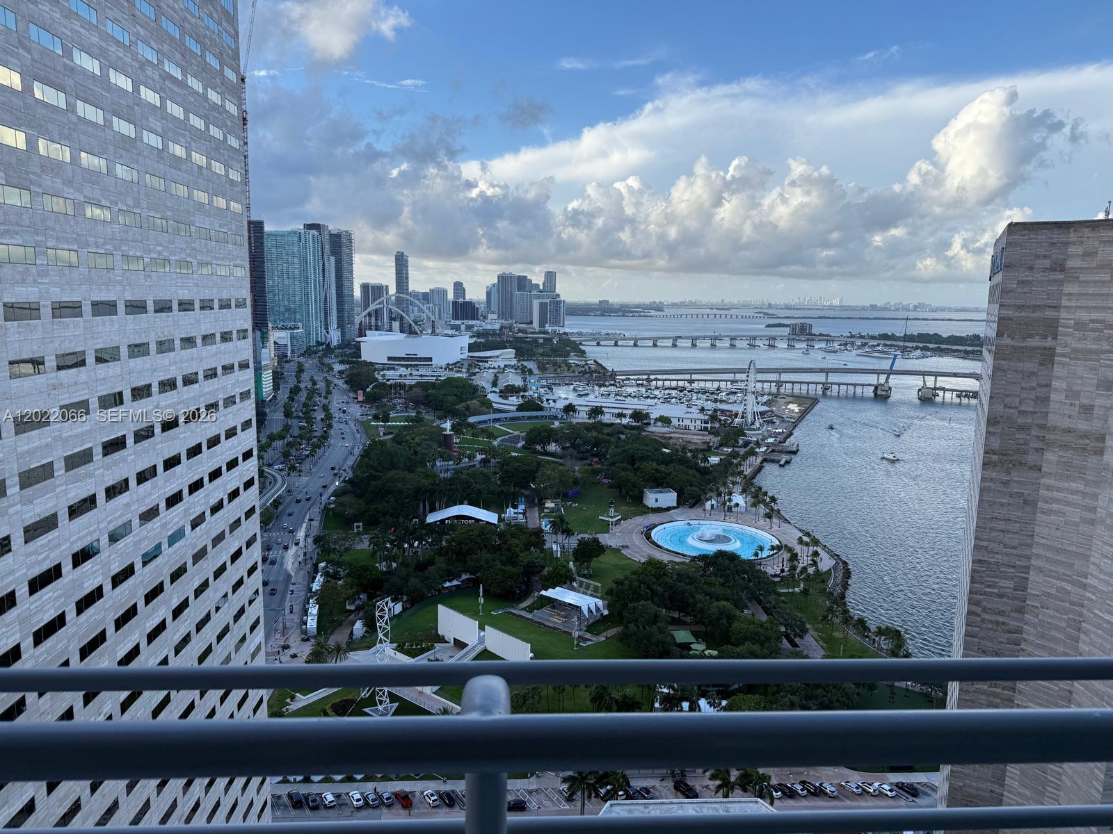325 S Biscayne Blvd #3620, Miami FL 33131