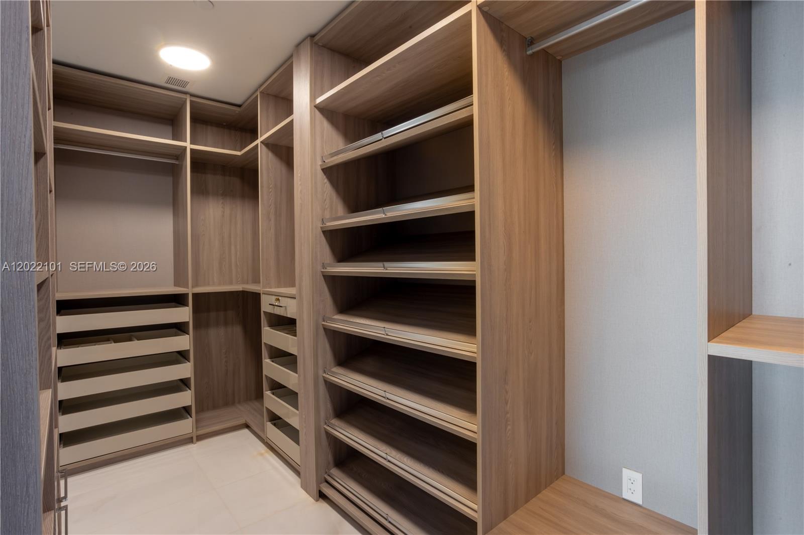 300 Biscayne Boulevard Way #2203C, Miami FL 33131