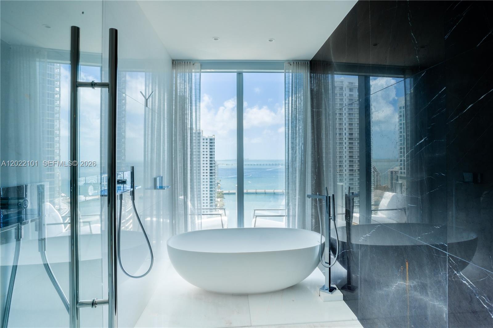 300 Biscayne Boulevard Way #2203C, Miami FL 33131