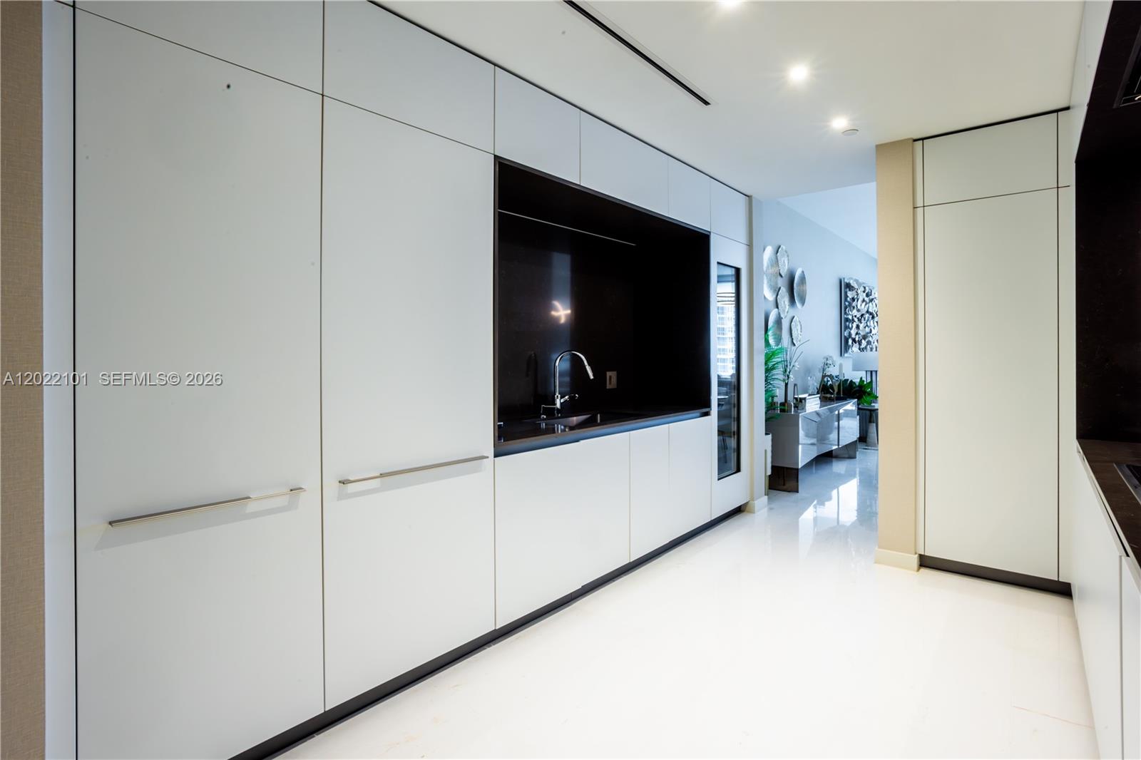 300 Biscayne Boulevard Way #2203C, Miami FL 33131