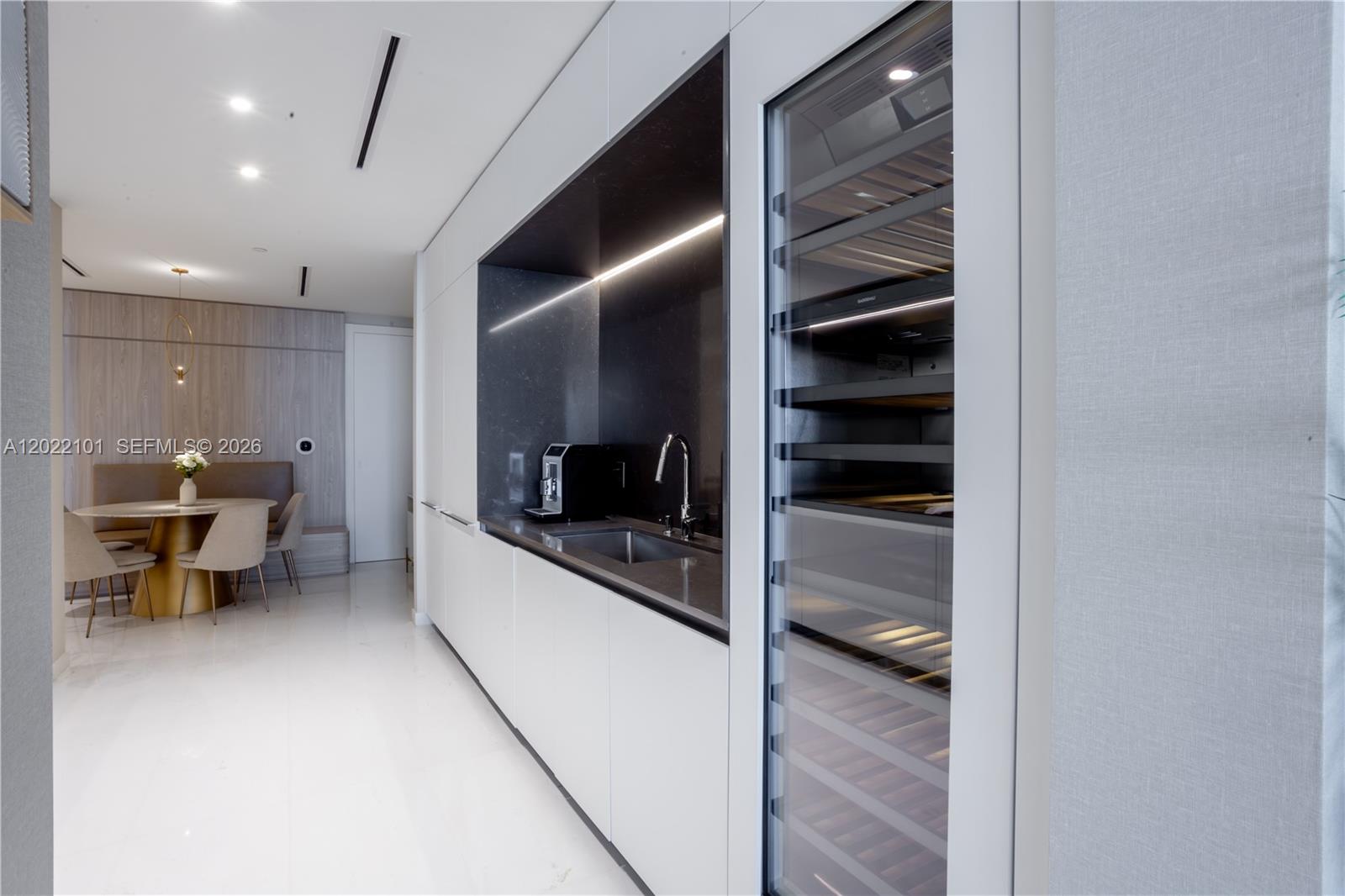 300 Biscayne Boulevard Way #2203C, Miami FL 33131