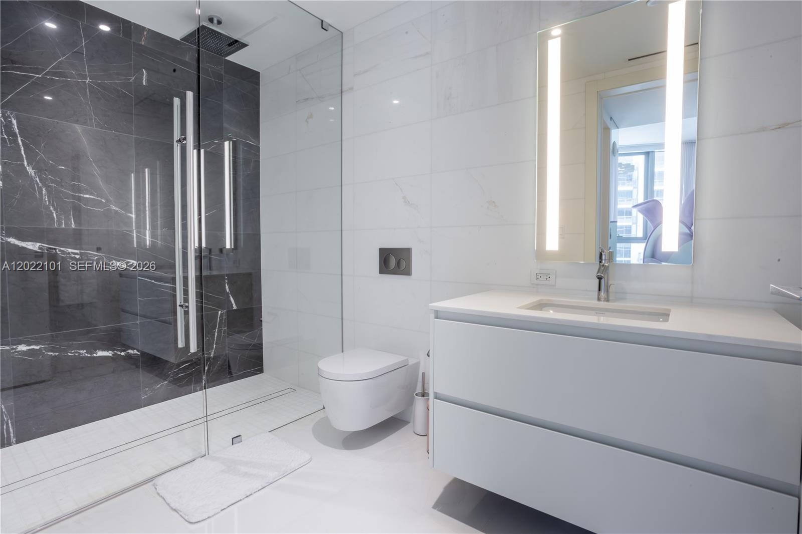 300 Biscayne Boulevard Way #2203C, Miami FL 33131