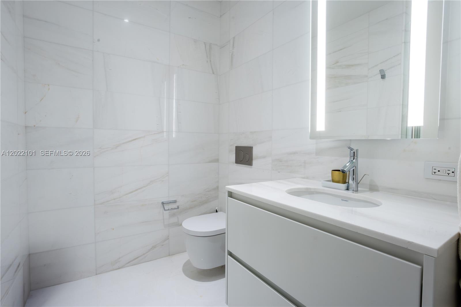 300 Biscayne Boulevard Way #2203C, Miami FL 33131