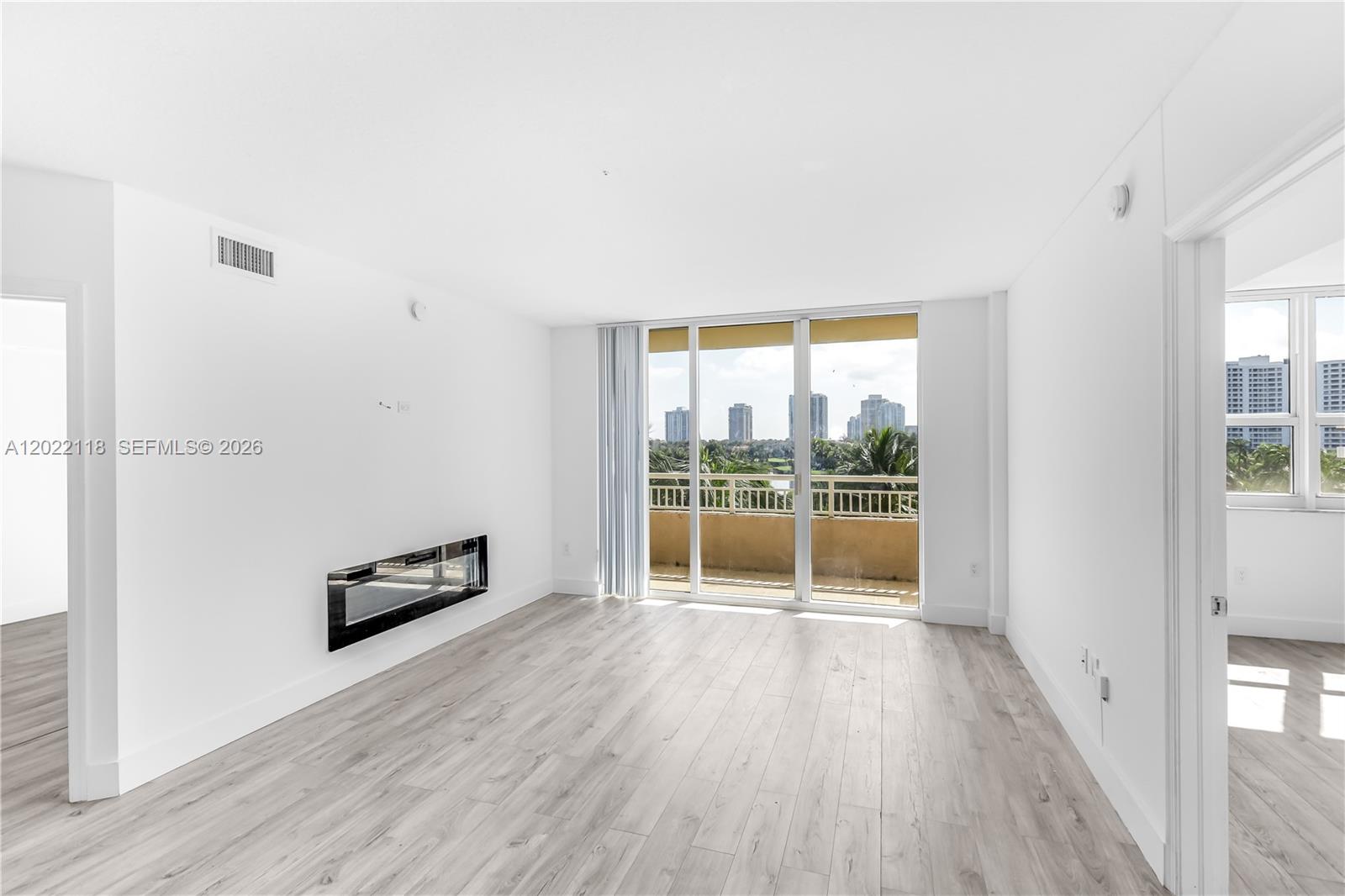 19501 W Country Club Dr #515, Aventura FL 33180