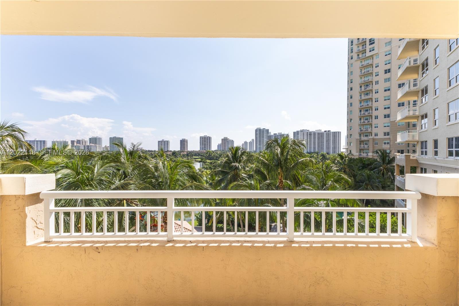 19501 W Country Club Dr #515, Aventura FL 33180