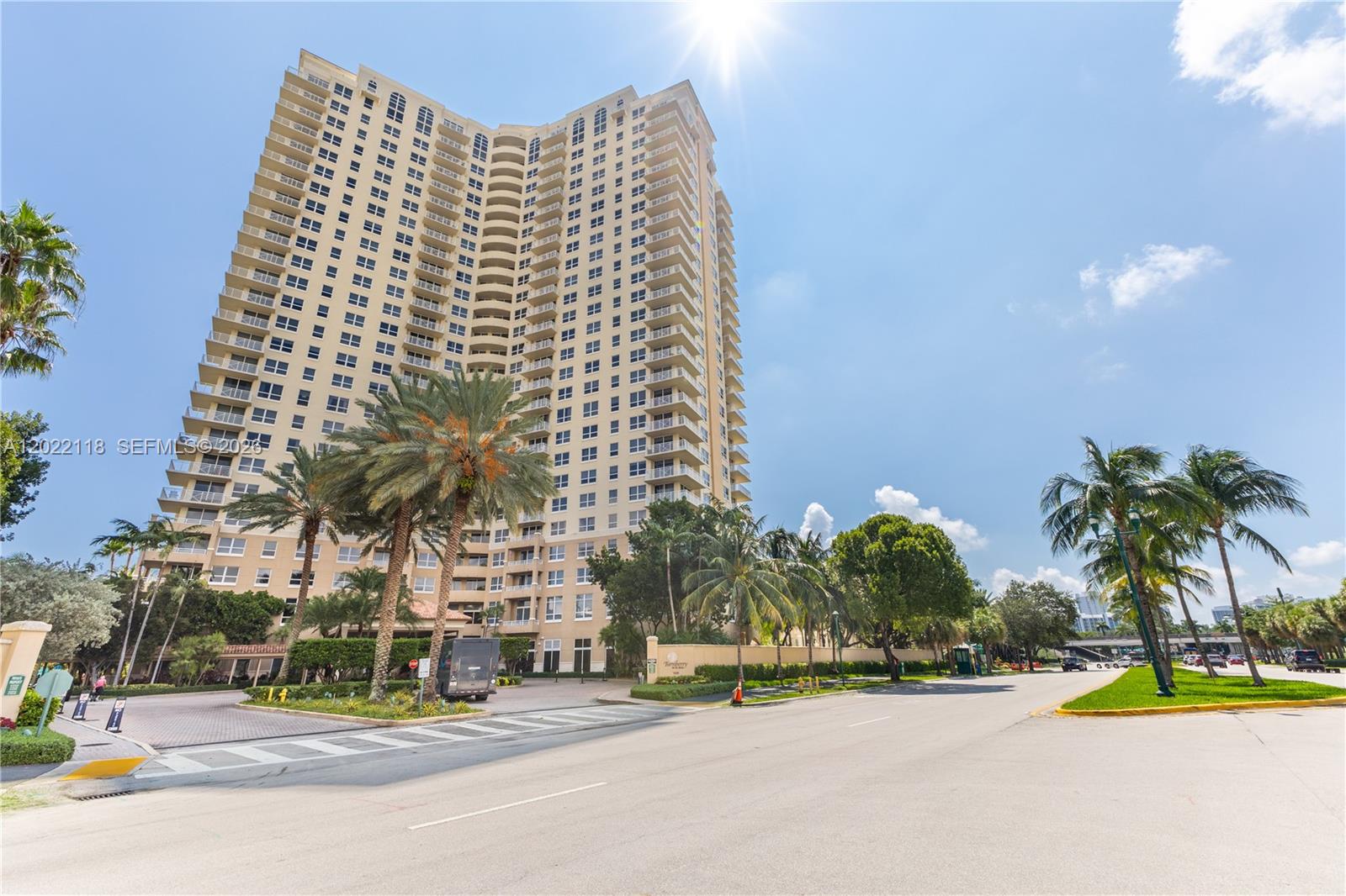 19501 W Country Club Dr #515, Aventura FL 33180