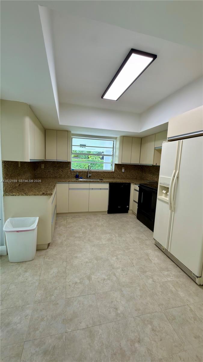 7700 SW 52nd Ct, Miami FL 33143