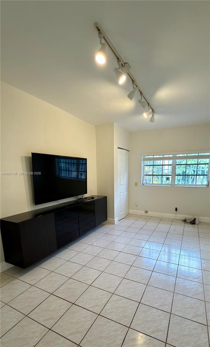 7700 SW 52nd Ct, Miami FL 33143