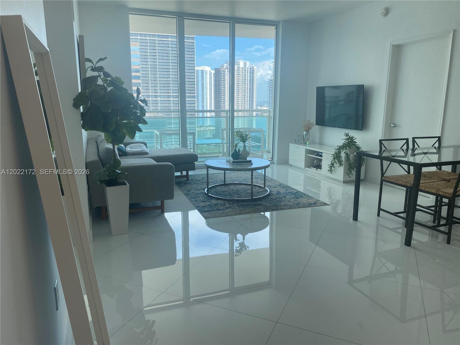 950 Brickell Bay Dr #2206, Miami FL 33131