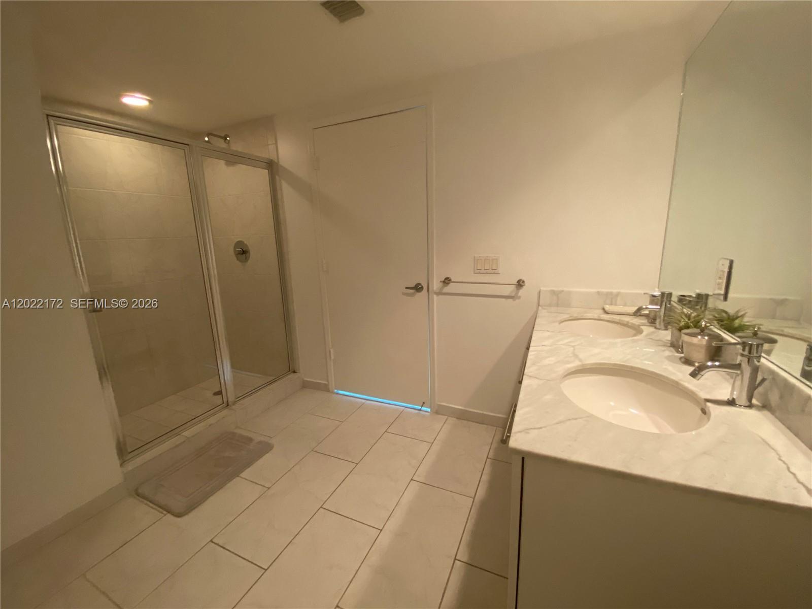 950 Brickell Bay Dr #2206, Miami FL 33131