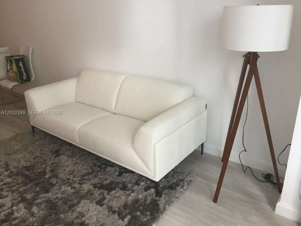 55 SW 9th St #2709, Miami FL 33130