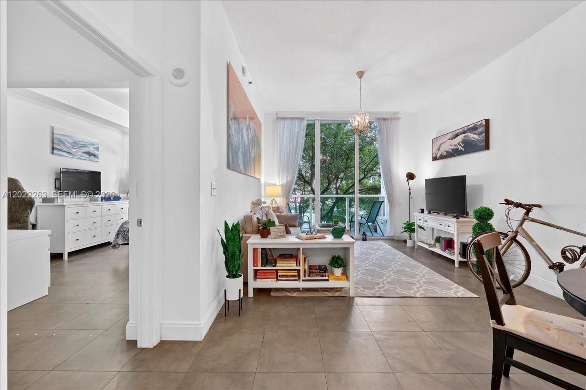 31 SE 5th St #203, Miami FL 33131