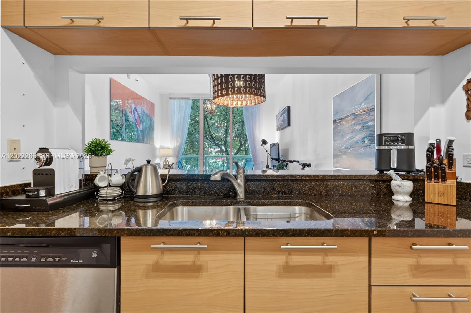 31 SE 5th St #203, Miami FL 33131