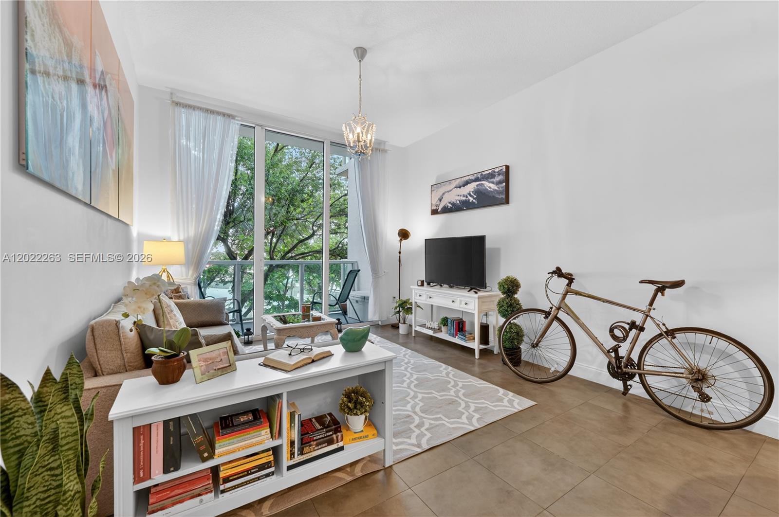 31 SE 5th St #203, Miami FL 33131