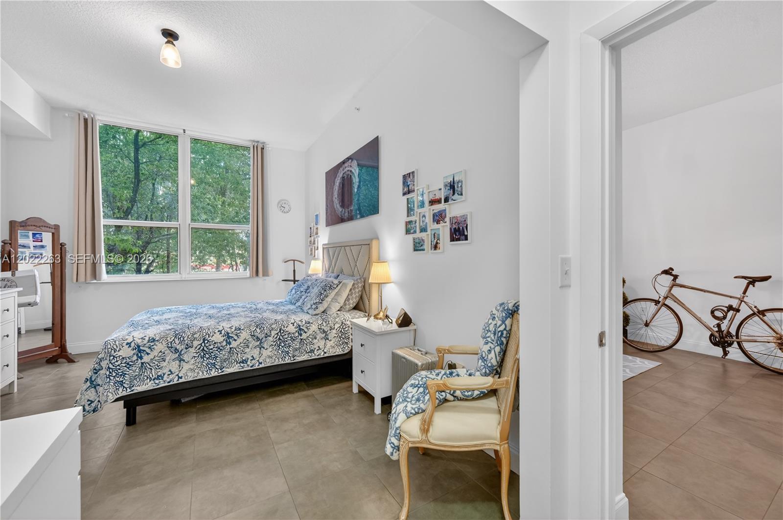 31 SE 5th St #203, Miami FL 33131