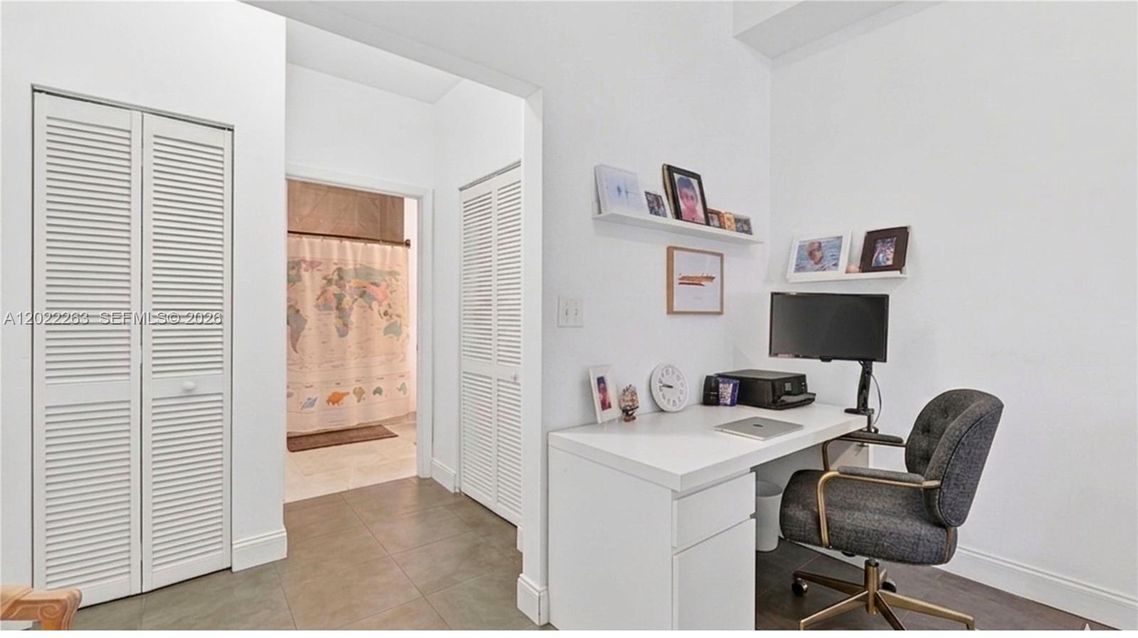 31 SE 5th St #203, Miami FL 33131
