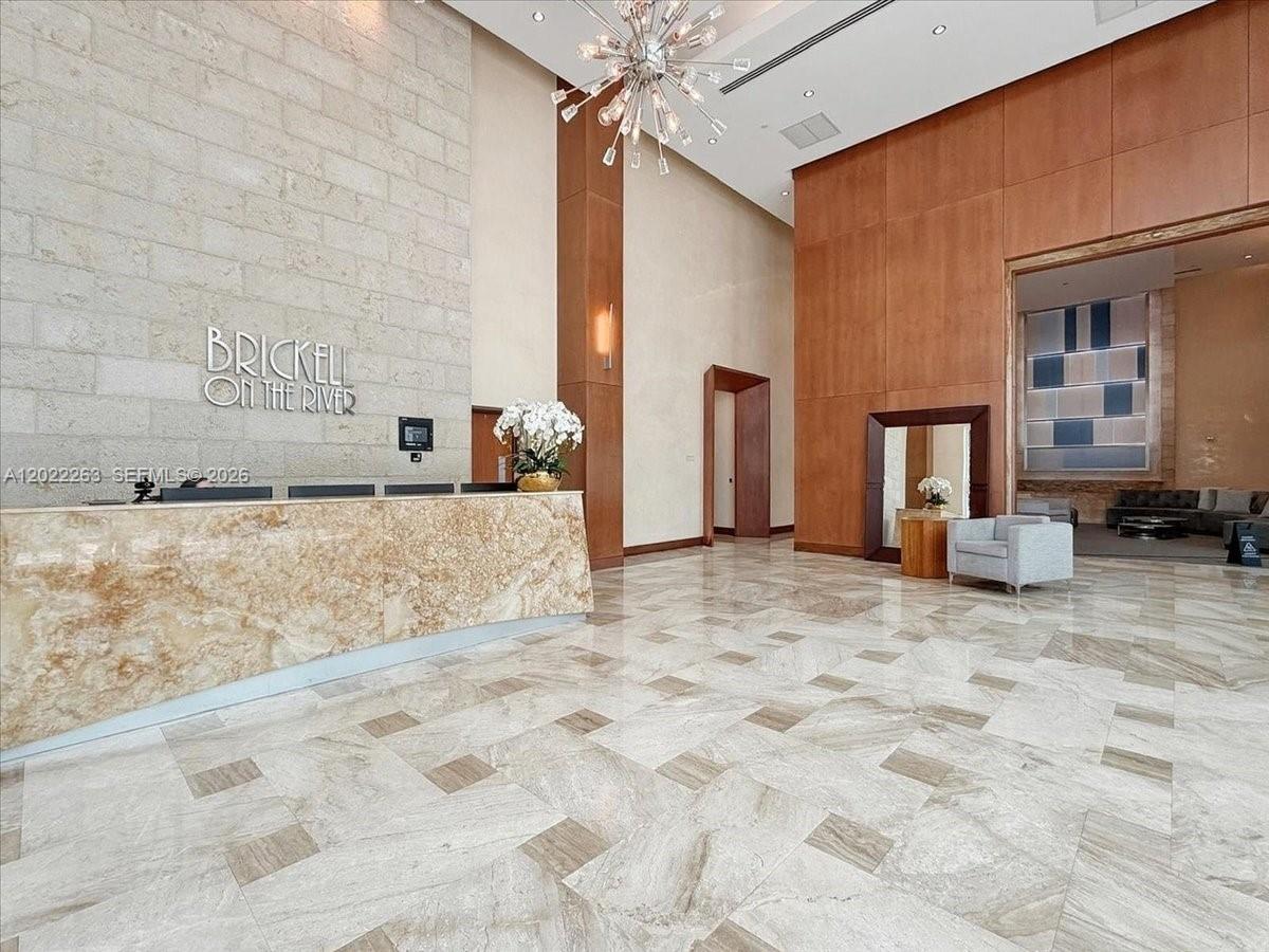 31 SE 5th St #203, Miami FL 33131