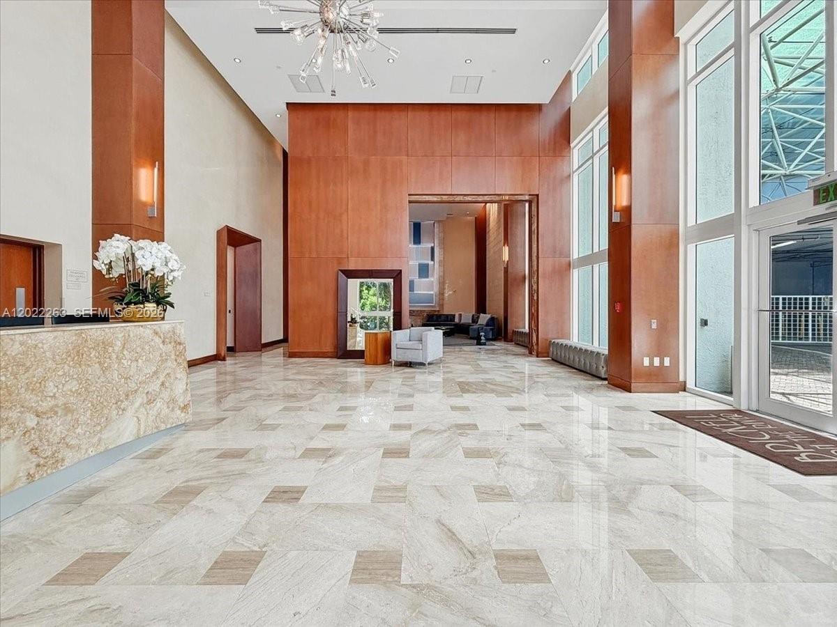 31 SE 5th St #203, Miami FL 33131