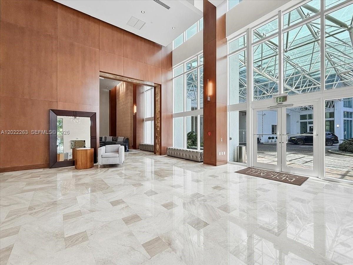 31 SE 5th St #203, Miami FL 33131