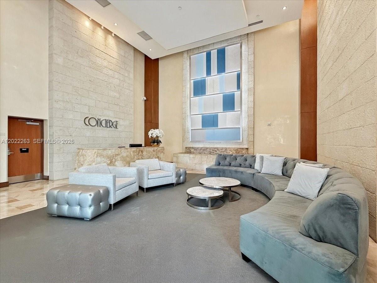 31 SE 5th St #203, Miami FL 33131