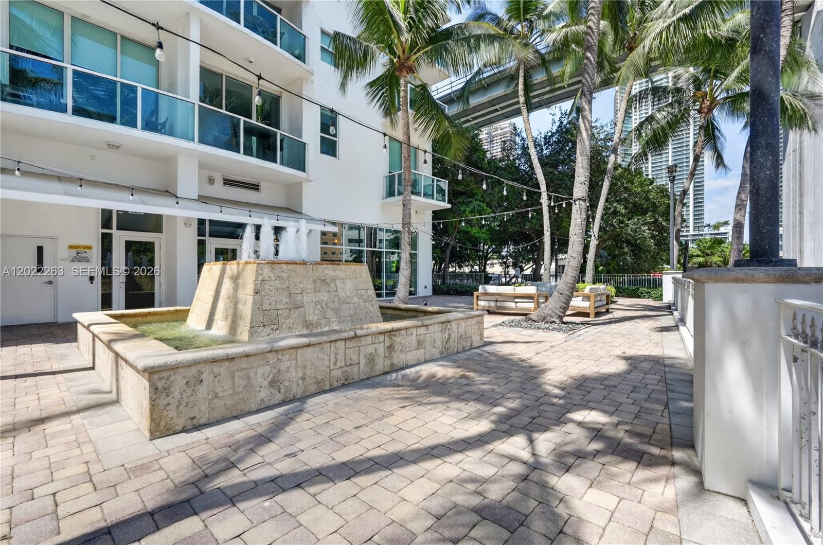 31 SE 5th St #203, Miami FL 33131