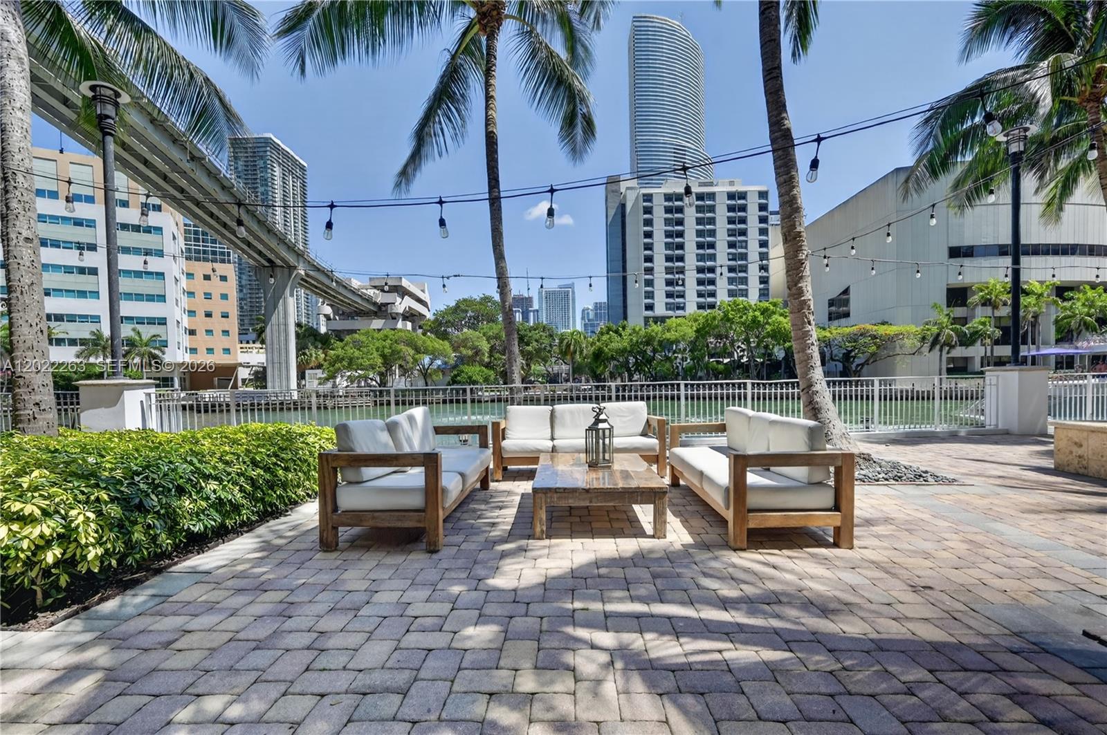 31 SE 5th St #203, Miami FL 33131