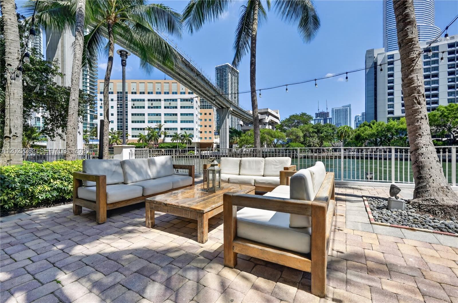31 SE 5th St #203, Miami FL 33131