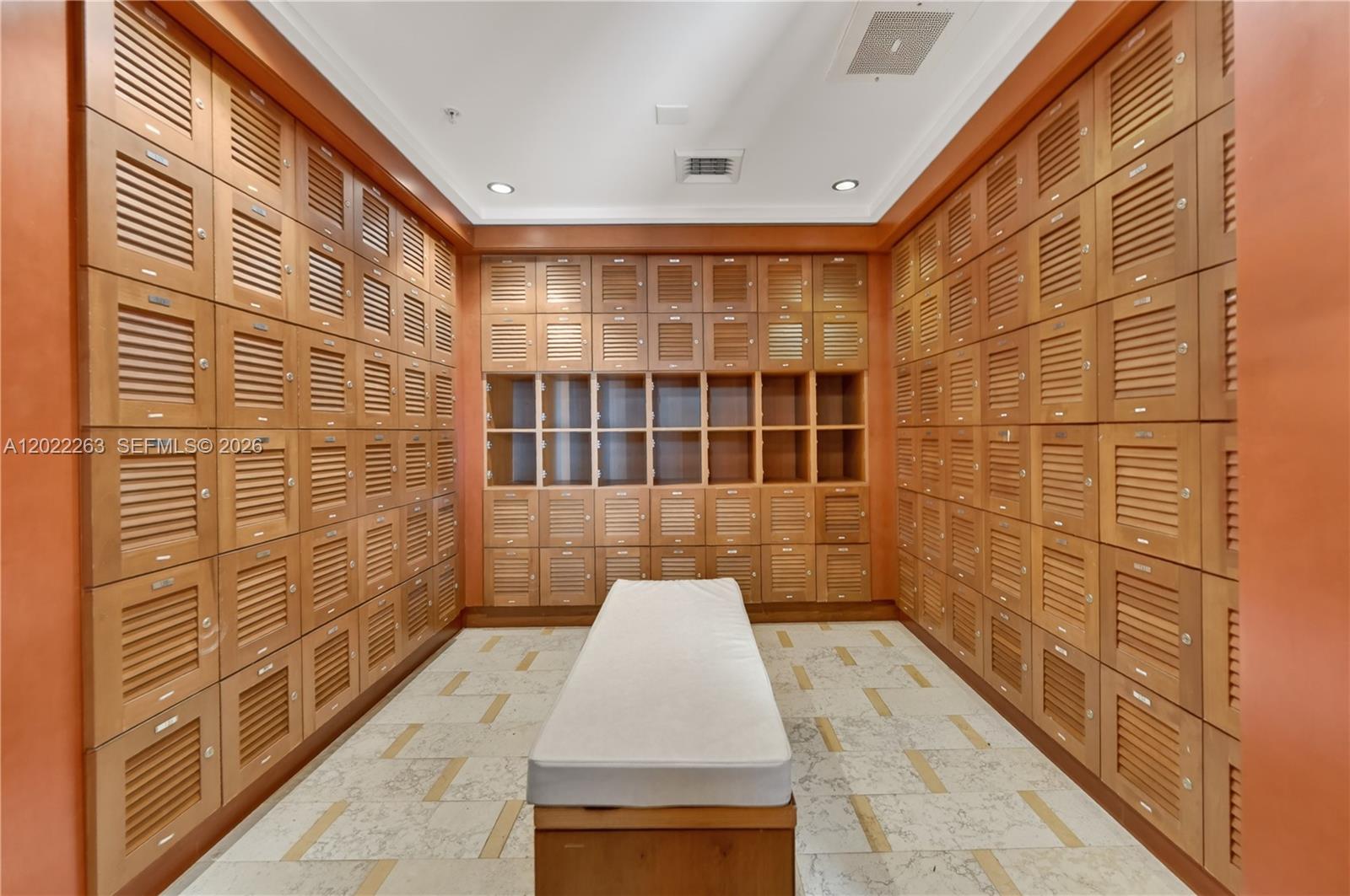 31 SE 5th St #203, Miami FL 33131