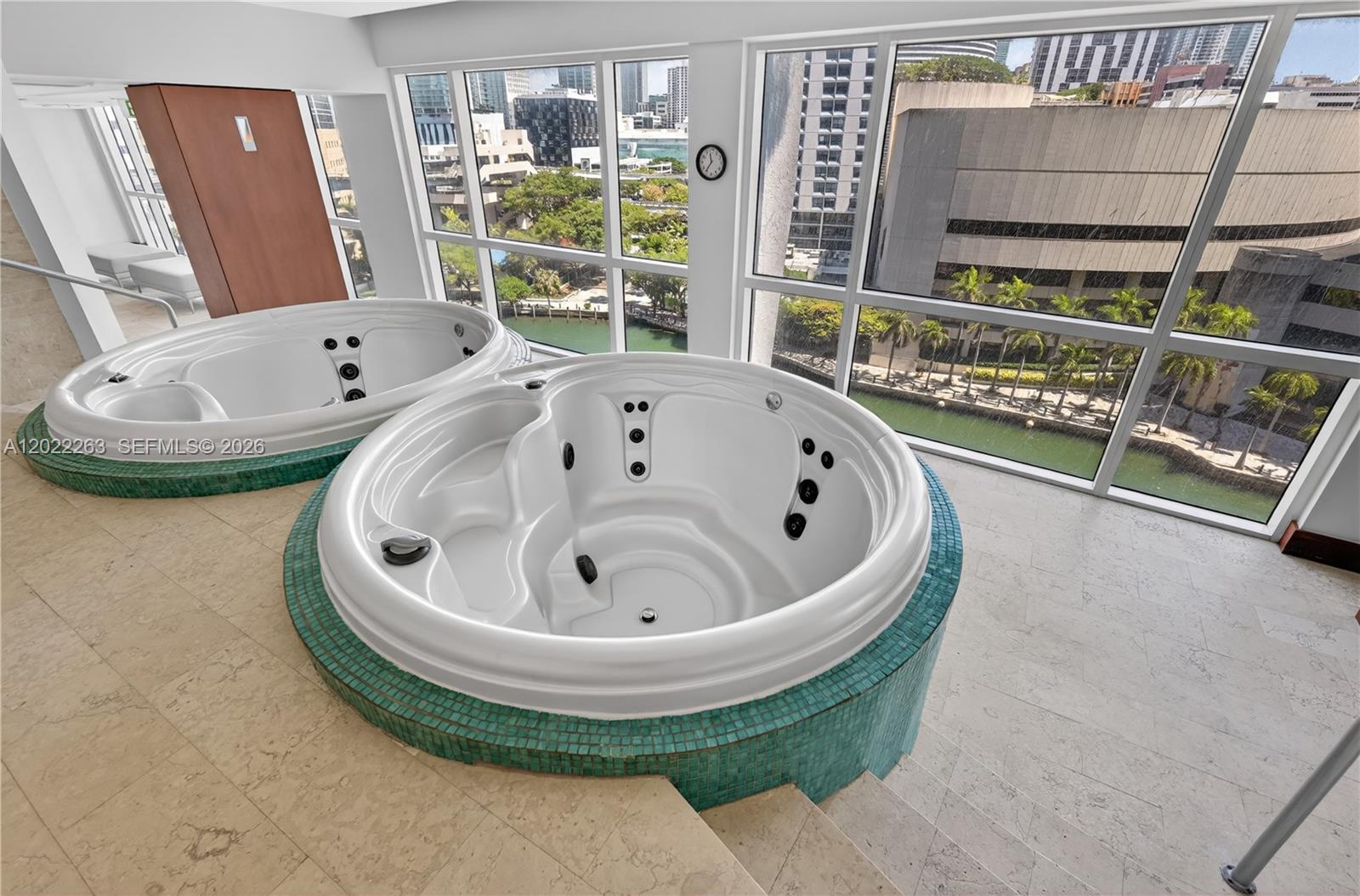 31 SE 5th St #203, Miami FL 33131