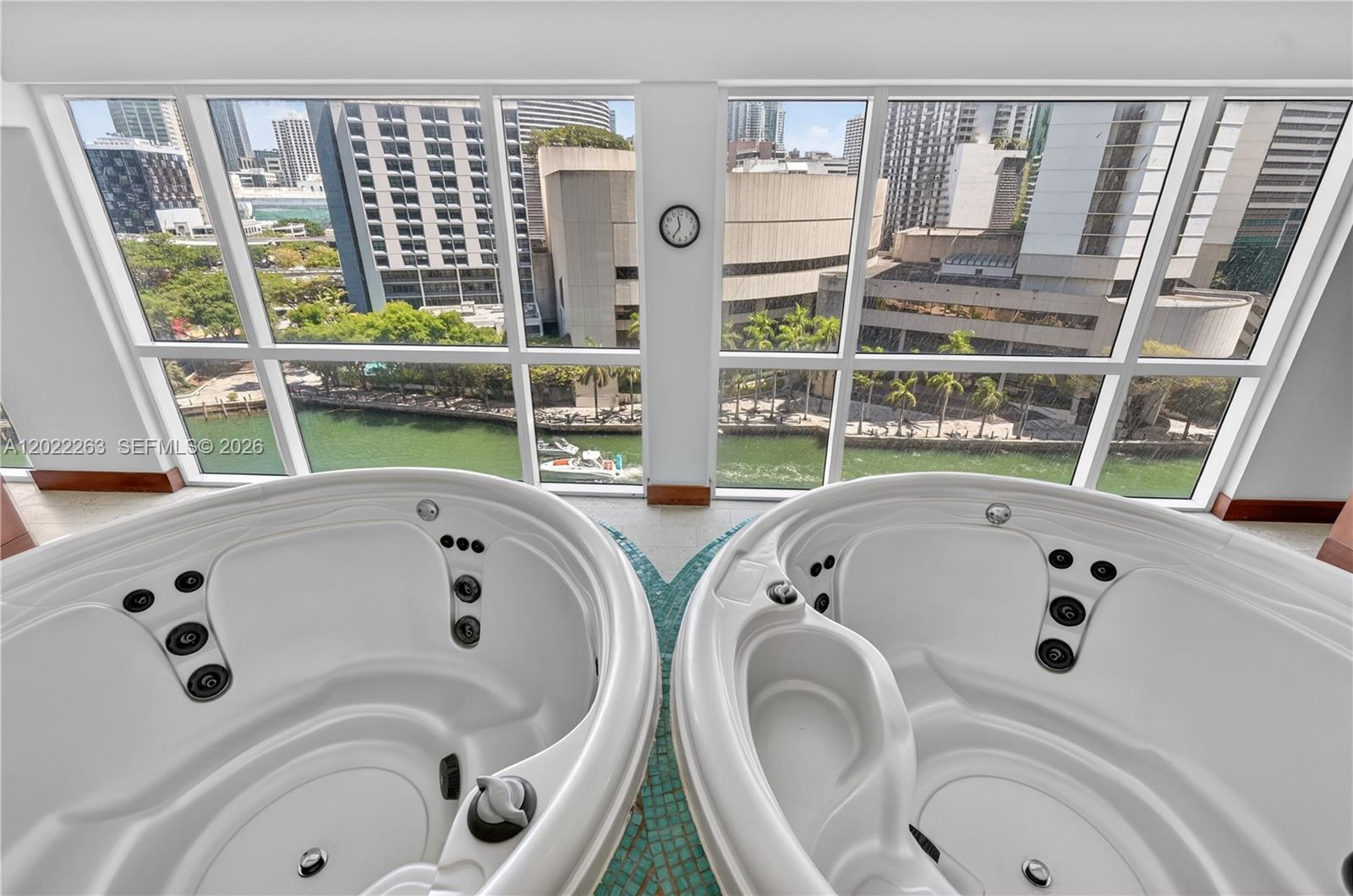 31 SE 5th St #203, Miami FL 33131