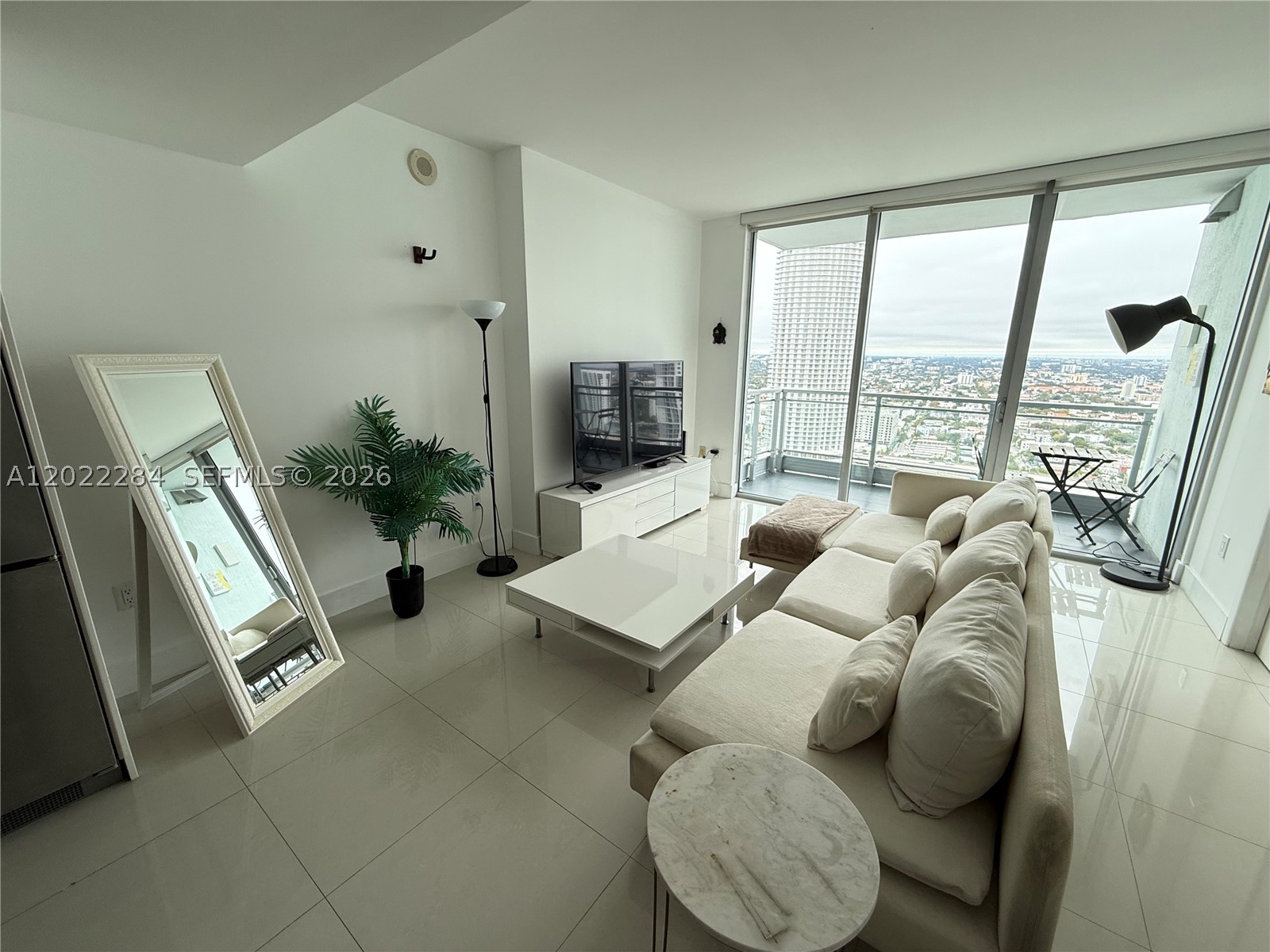 92 SW 3rd St #3709, Miami FL 33130