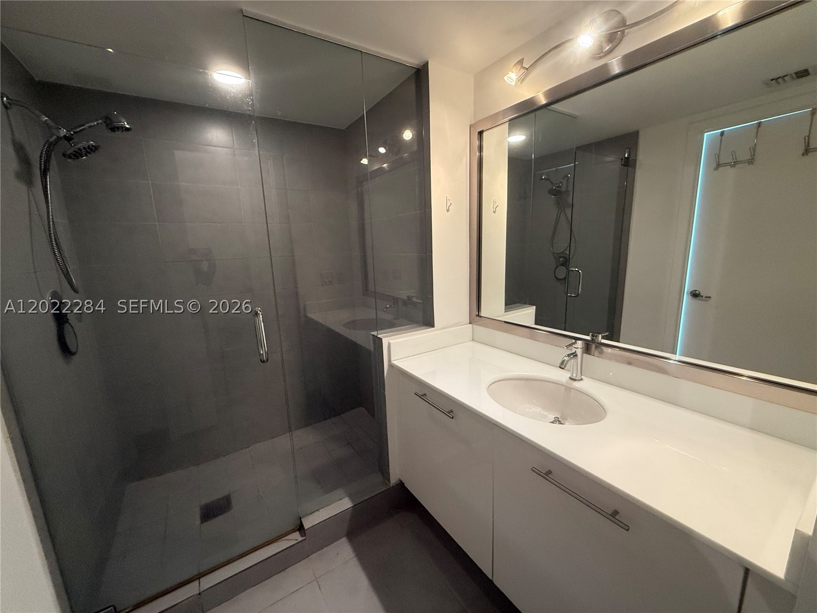 92 SW 3rd St #3709, Miami FL 33130