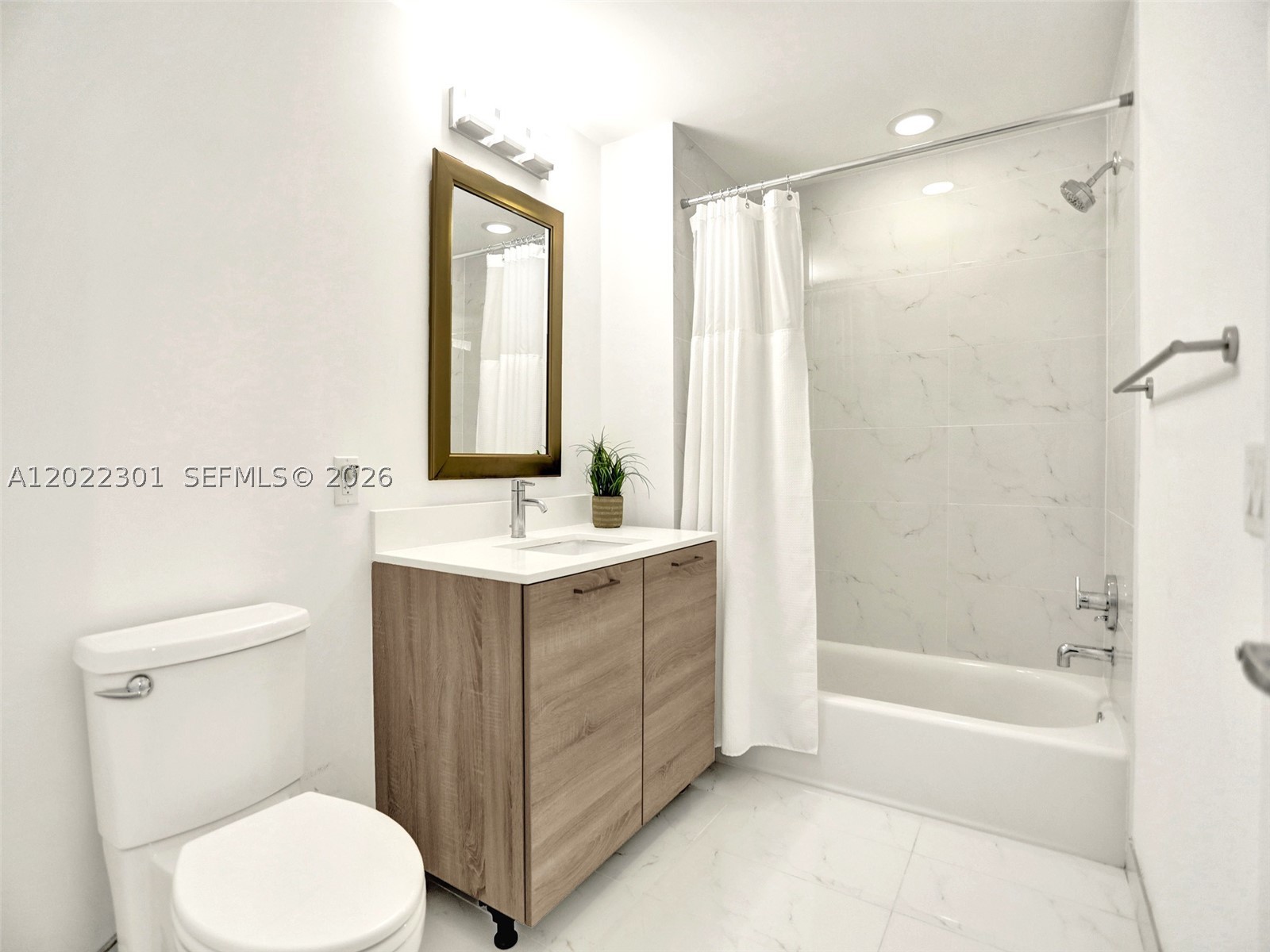 16385 N Biscayne Blvd #403, North Miami Beach FL 33160
