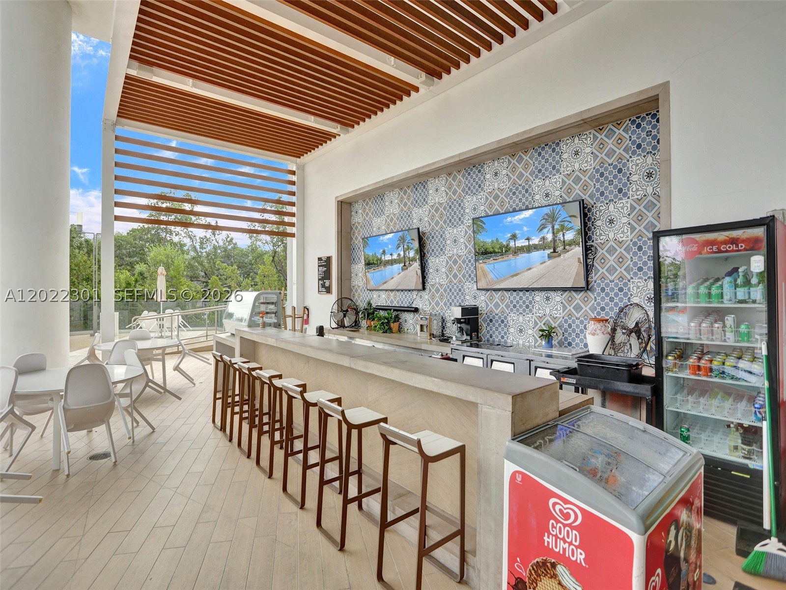 16385 N Biscayne Blvd #403, North Miami Beach FL 33160