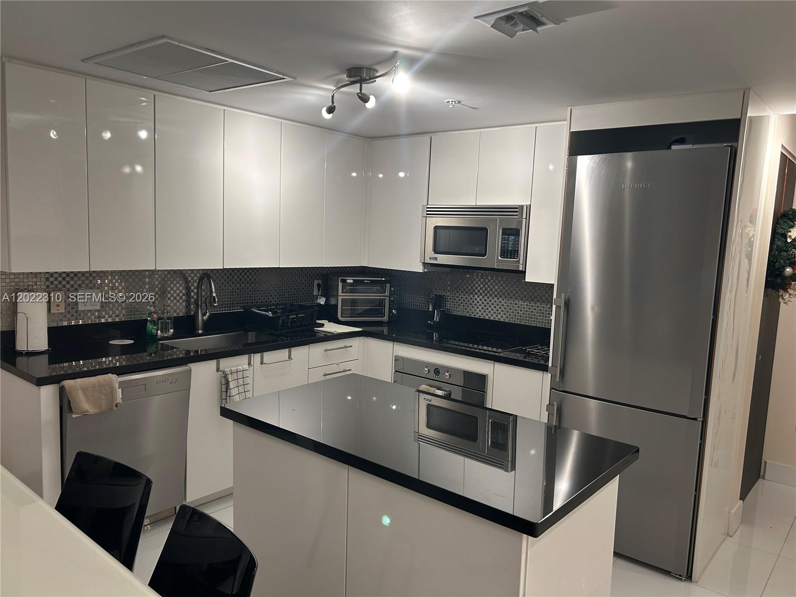 92 SW 3rd St #3703, Miami FL 33130