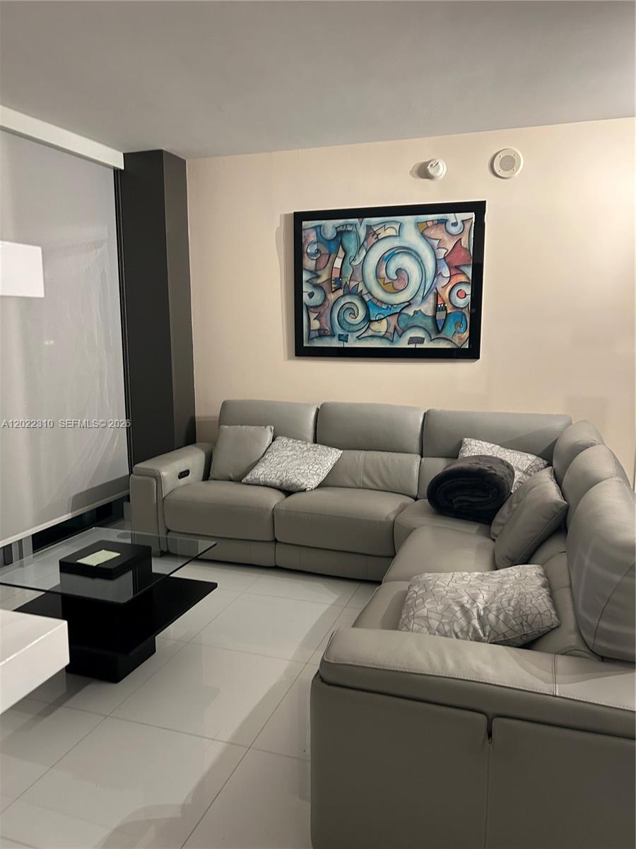 92 SW 3rd St #3703, Miami FL 33130