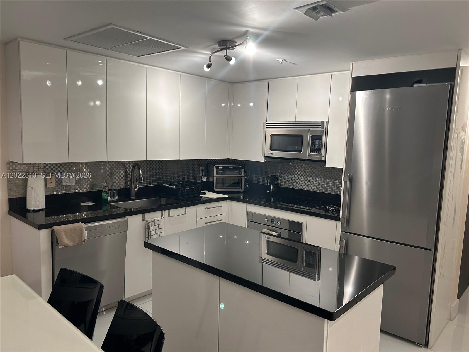 92 SW 3rd St #3703, Miami FL 33130