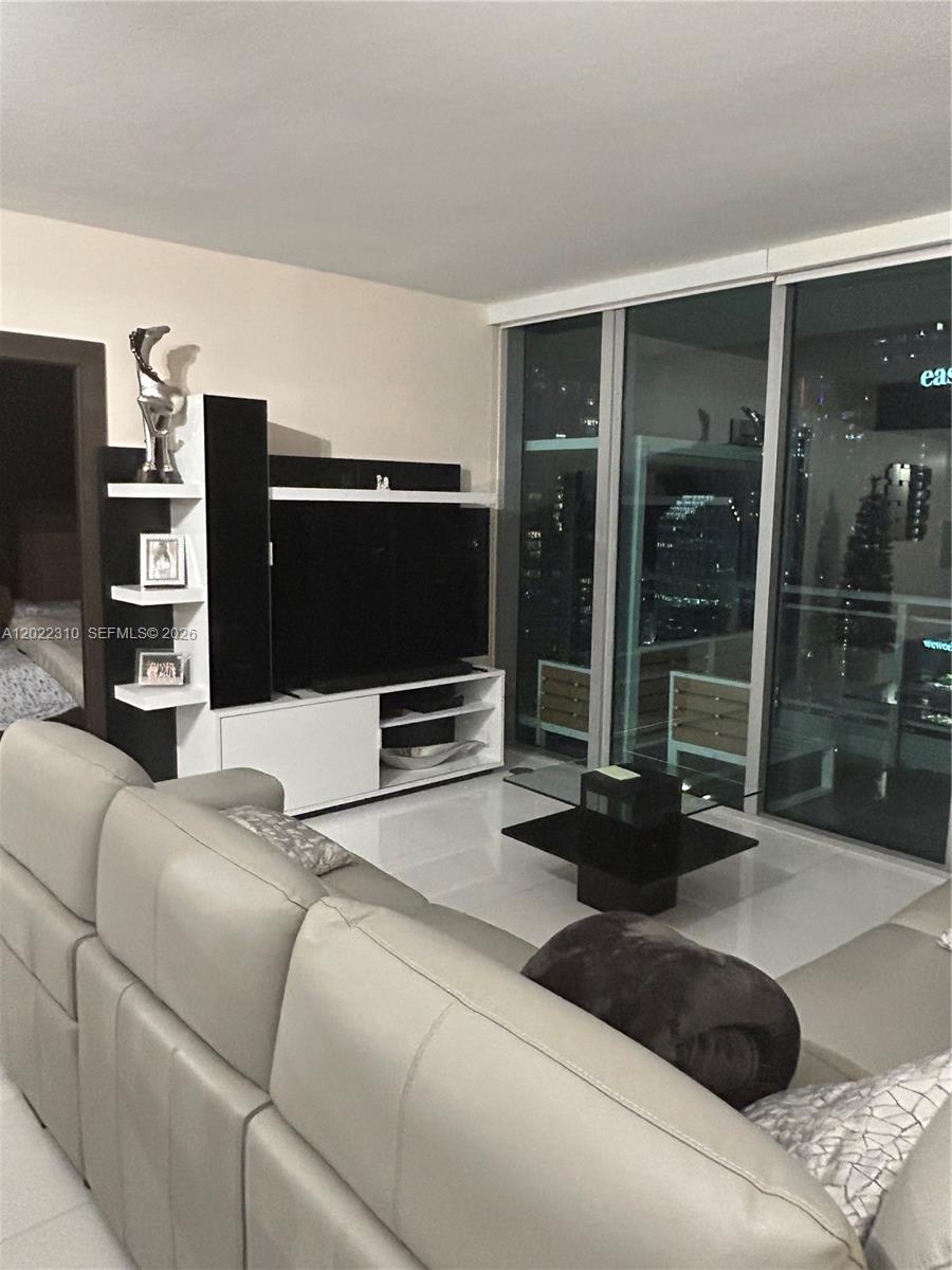 92 SW 3rd St #3703, Miami FL 33130